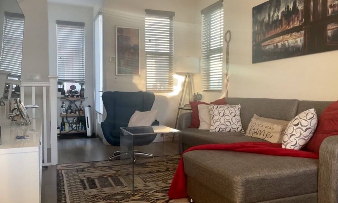 Southwestern Sacramento Condominio | Brand new condo 5 mins from downtown!