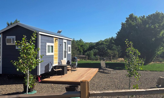 Trinidad Cabina | Brand new Cozy 1 bedroom Cabin w/MT View in a quiet and safe neighborhood.