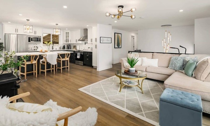 Picnic Point-North Lynnwood Apartamento | Brand New Designer’s High-End 4BR Retreat