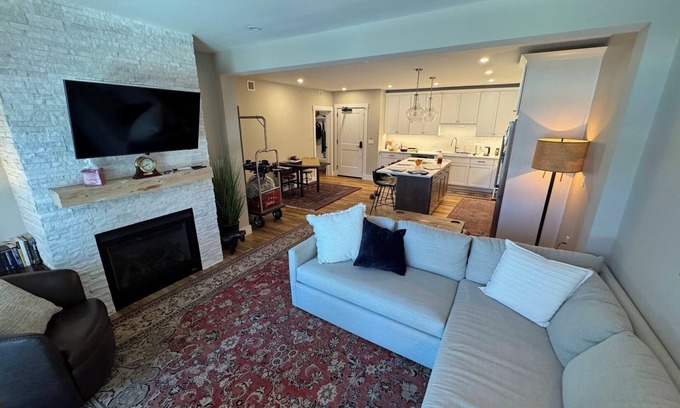 North Conway Condominio | BRAND NEW Family, First floor condo. Location, Location. Location.