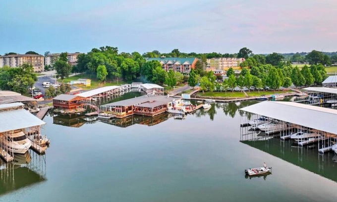 Old Hickory Casa | BRAND NEW LISTING DISCOUNT - The Crow's Nest at Turtle Bay Marina
