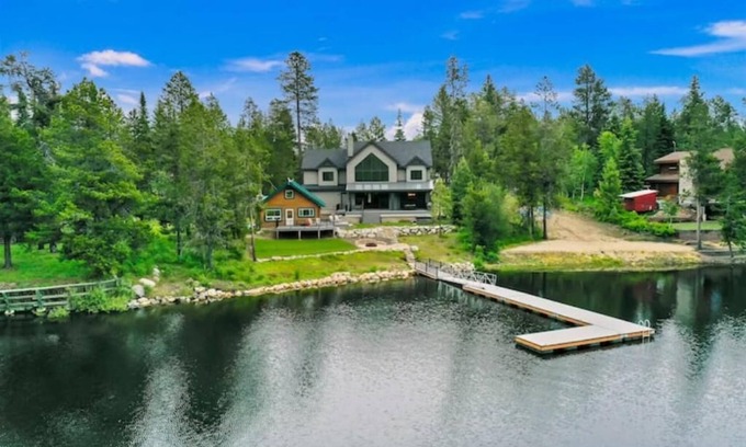Tamarack Resort Cabina | !!BRAND NEW LISTING!! Stunning Cabin w/Private Dock, 5 Beds w/ 5.5 Bath, Hot Tub