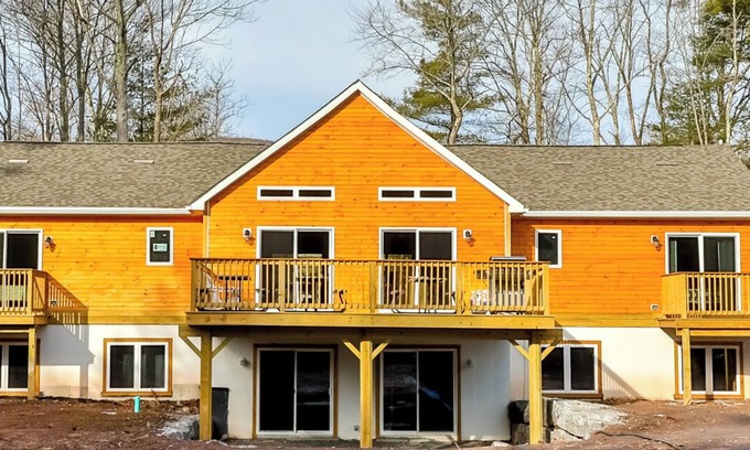 Tannersville Casa | Brand New Mega Mansion 10BR 6 Bath 6000 Sq Log Home in Hunter