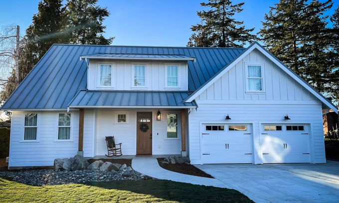 Blaine Casa | Brand New Ocean Front Beach Home on Drayton Harbor w/ Hot Tub