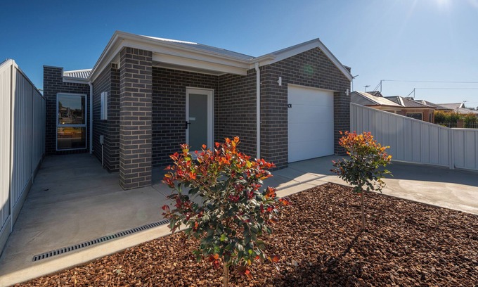 Mildura Casa | Brand New Ontario Townhouse next to Hospital Precinct and Mildura Golf Club