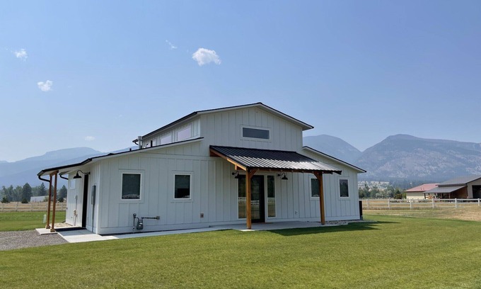 Florence Casa | Brand New Spectacular 2BR house with view of Bitterroot Mountains.