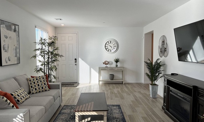 Henderson Casa | Brand new & Stylish home ~ 5★ Location, close to the strip