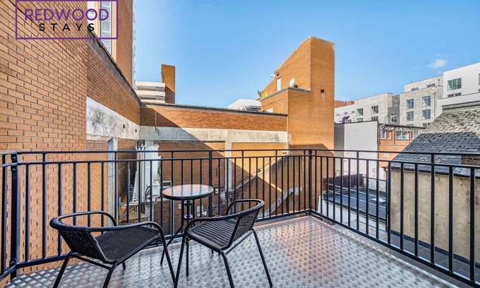 Rushmoor District Apartamento | Brand New | Town Center | FREE WiFi | Balcony