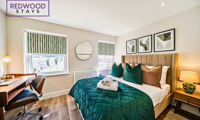 Rushmoor District Apartamento | Brand New | Town Center | FREE WiFi | 58 Inch TV