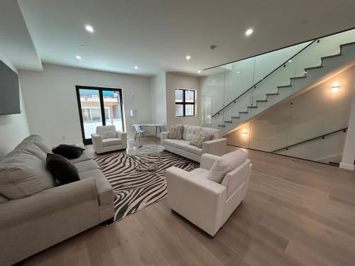 Redwood City Apartamento | Brand new townhome sleeps 10