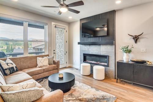 Rendezvous Casa | Brand-New Townhome with Hot Tub, 4 Mi to Winter Park