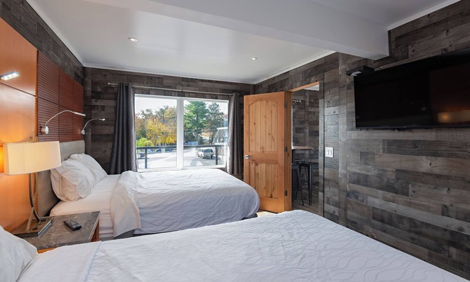 Lake Delton Apartamento | Unidad de baño de 8 personas raras en el corazón de Wisconsin Dells