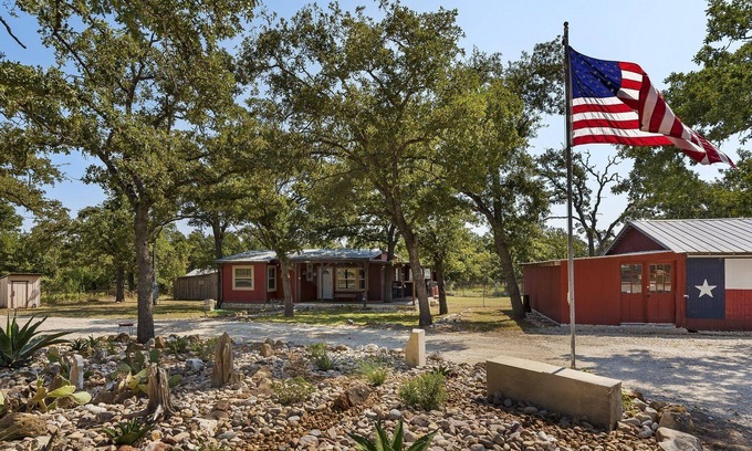 Willow City Casa | Brandi's Bluebonnet Bungalow | New Listing | Pet-friendly