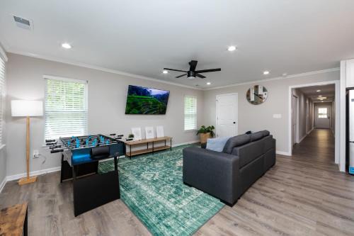 Lincoln Heights Casa | Brandnew Spacious 4 BR House minutes to Uptown Charlotte