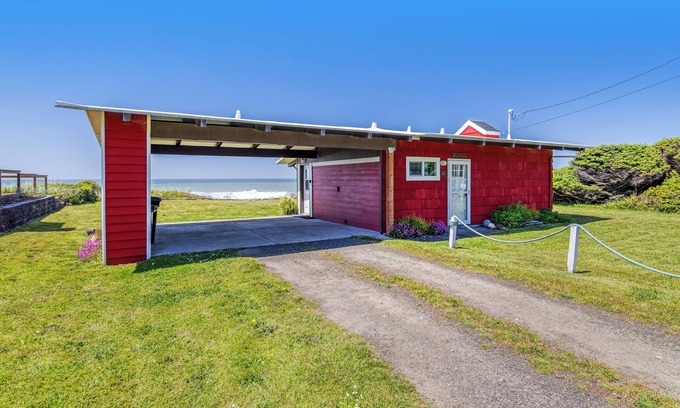 Yachats Casa | Breakers ~ Ocean Front!