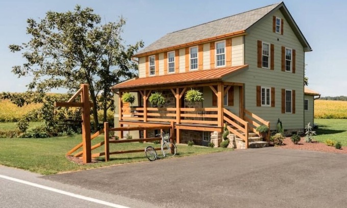 Elizabethtown Otro | Breathe the Country Air at The Springhouse at Sunnyburn Farm