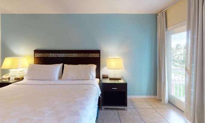 Crystal Harbour Complejo | Breathtaking Location! On-site Pool and Restaurant, Close to Dolphin Discovery!