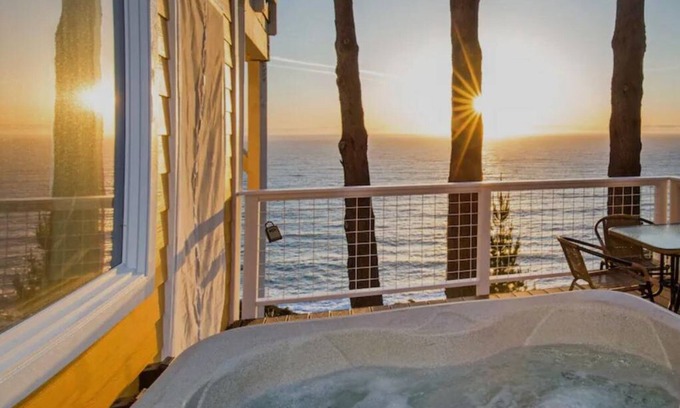 Shelter Cove Condominio | Breathtaking Oceanview! by OceanviewHotTubs Monthly Minimum