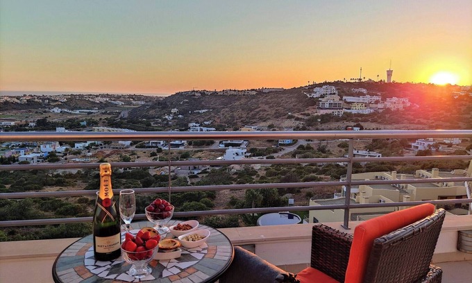 Patio Apartamento | Breathtaking SunSet View Penthouse by Be Cherish