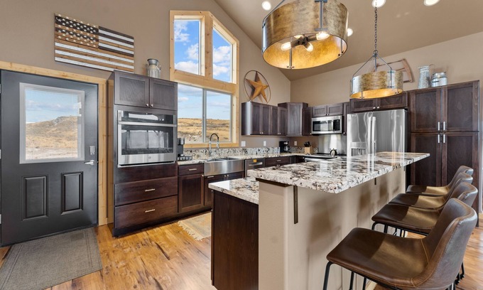 Brewster Casa | Breathtaking Views. Ski Loup Loup. Wine, Hike, Fish, Explore. Golf Gamble Sands.