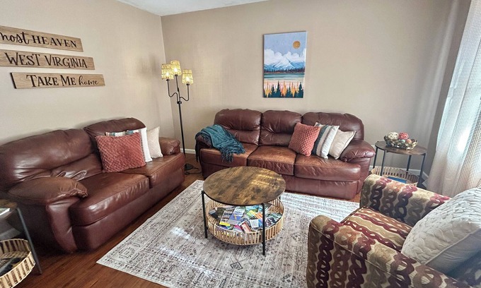 Fayetteville Casa | Brick By The Bridge - POOL!