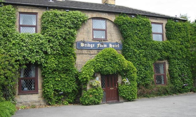 Oulton Casa | Bridge Farm Hotel