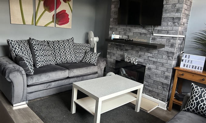 Wolverhampton Casa | Bridge House -Great Stay For Your Contractors Bentley Bridge & Hospital workers