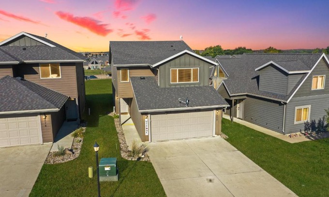 Arnolds Park Villa | Bridges Bay Vacation Cabin 278