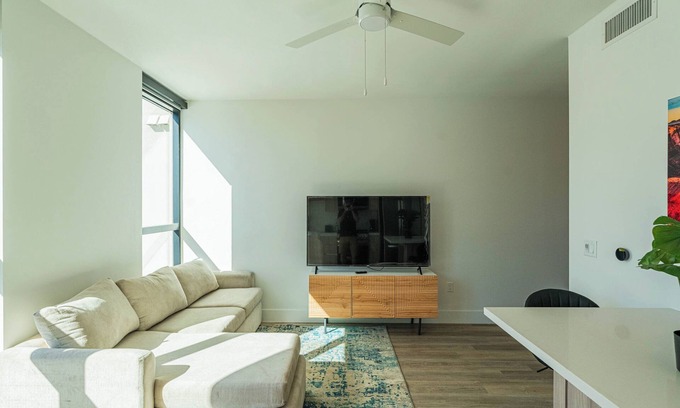 Roosevelt Apartamento | Bright 1BR Haven - Pool & Gym Access + Rooftop