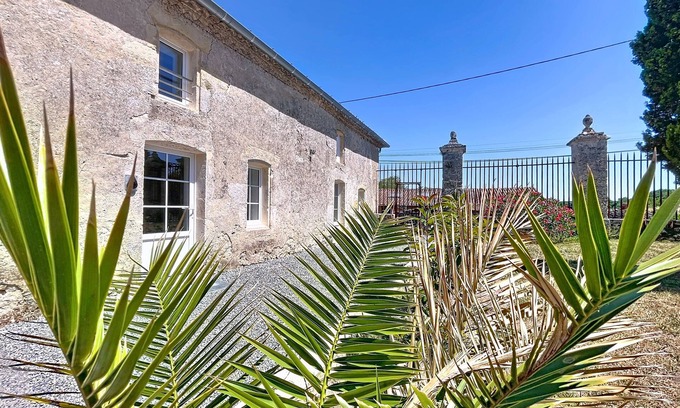 Anglade Apartamento | Bright 2-bedroom apartment near Blaye, ideal for workers and travellers