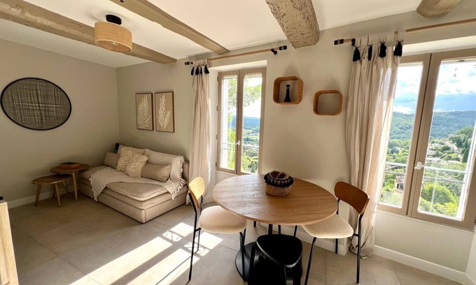 Callian Apartamento | Bright 2-room apartment with breathtaking view 10 minutes from Lake Saint Cassien