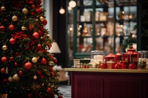 Turnham Green Apartamento | Bright 2Bd 2Bth Apartment with Private Balcony and AC