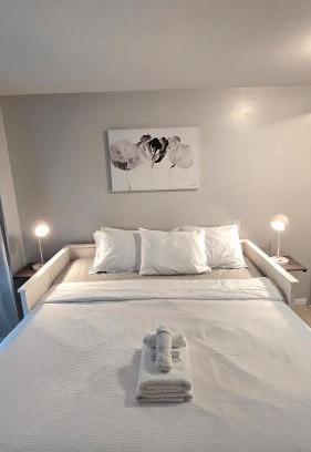 Lower Lonsdale Apartamento | Bright 2BR Close to Seabus, and Lower Lonsdale