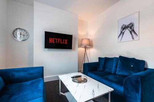 Southampton Casa | Bright 4 Bedrooms-Sleeps 8-Long Term Disc-Driveway