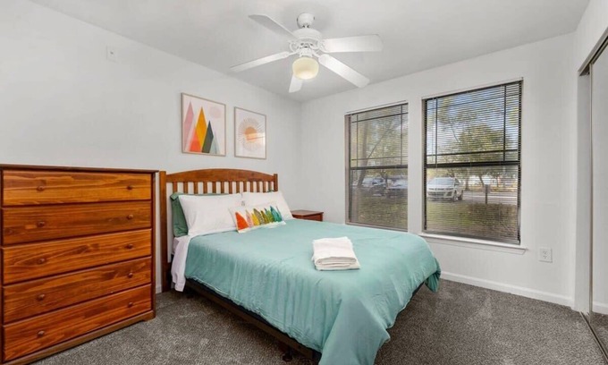Bearss Plaza Apartamento | Bright 4BR Retreat Pool, Gym & Extended Stays