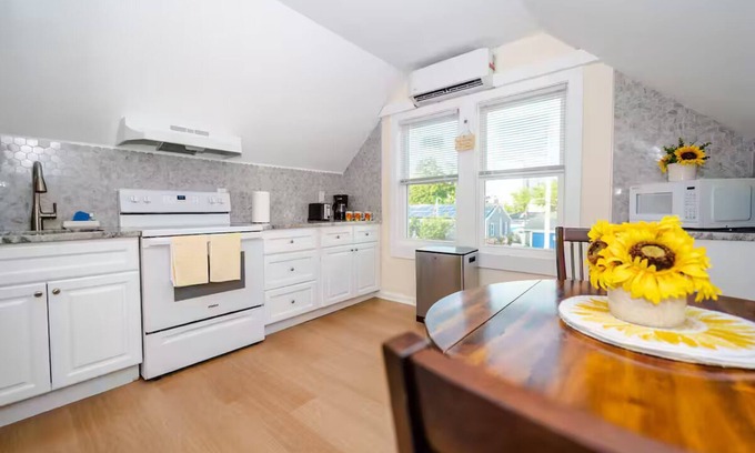 Long Branch Apartamento | Bright & Airy Beach Nest blocks to sand, ocean fun