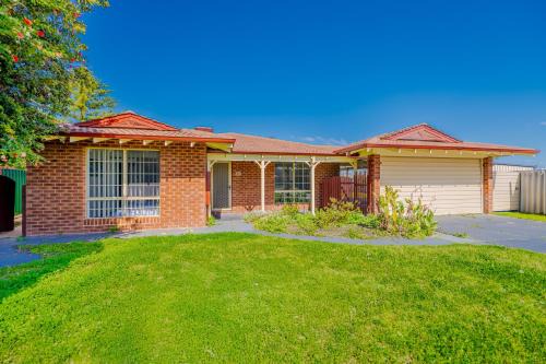 Waikiki Casa | Bright Airy Retreat with Garden