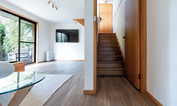 West Launceston Apartamento | Bright and Beautiful Near the Gorge with Parking