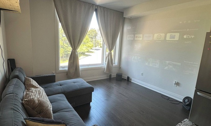 North York Casa | Bright and Beautiful 2-Bedroom Townhouse Retreat