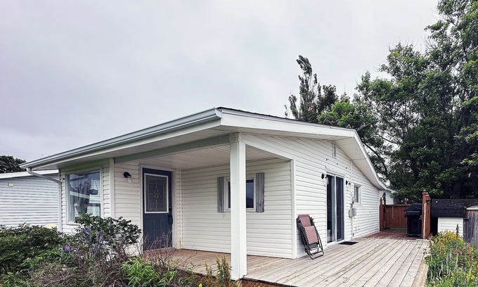 Grand Barachois Casa | Bright and peaceful cottage - short walk from the beach!