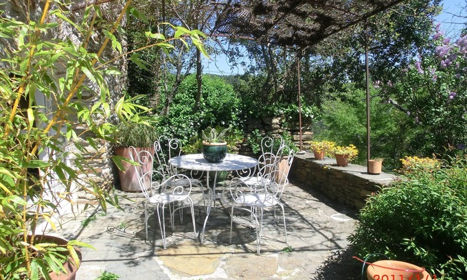 Malbosc Otro | casa de piedra vista panorámica naturaleza tranquila sol .pleine