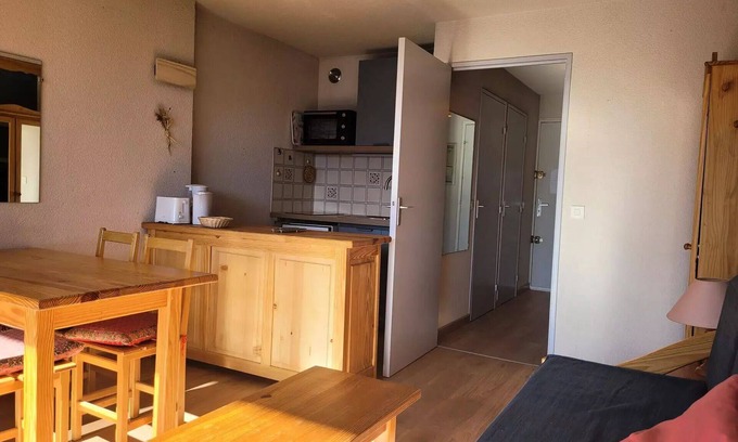 Pra Loup Apartamento | Bright and spacious studio for 4 people, balcony and beautiful view of the valley