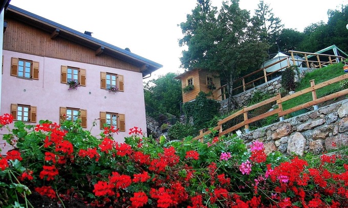 Cavedago Casa | Apartamento luminoso en el campo del Adamello Brenta