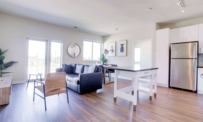 Jefferson Manor Apartamento | Bright Apt W Den | Gym & Easy DC Access