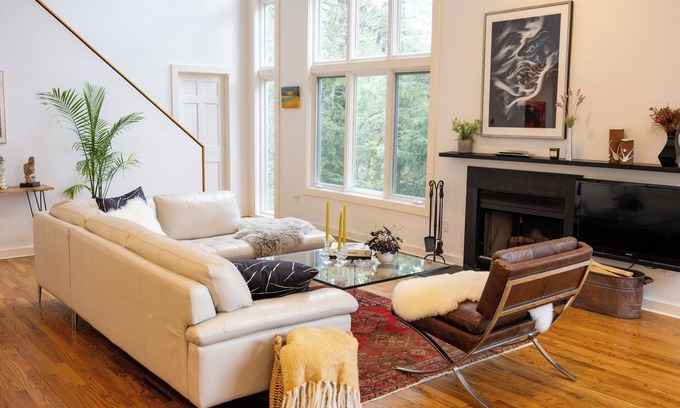 Lenox Casa | Bright & beautiful lakefront retreat. 5 minute walk to Tanglewood!