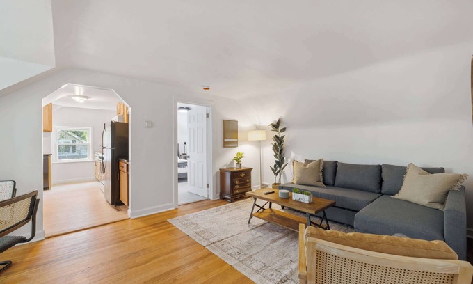 Ypsilanti Apartamento | Bright, Clean & Cozy Newly-Renovated 2BR! Welcome!