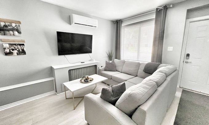 Walkerville Apartamento | Bright & Comfortable 2BR Apartment in Windsor, ON