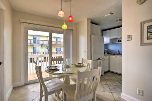 Fernandina Beach Casa | Bright Fernandina Beach Townhome Walk to Ocean!