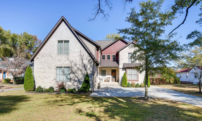 Wade Hampton Apartamento | Bright Greenville Apt w/ Balcony, Near Downtown!