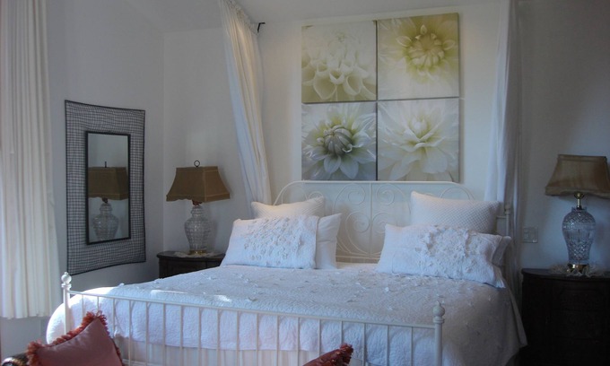 Tarzana Apartamento | Apartamento amplio y luminoso con vistas al campo de golf.